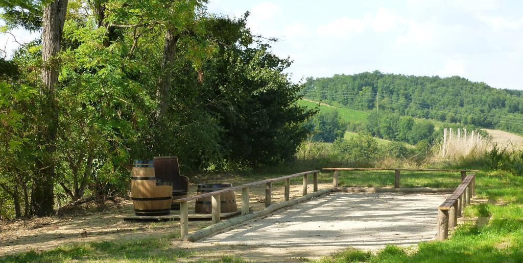 Lamothe-Landerron Ancien Haras De La Tour Bed & Breakfast エクステリア 写真