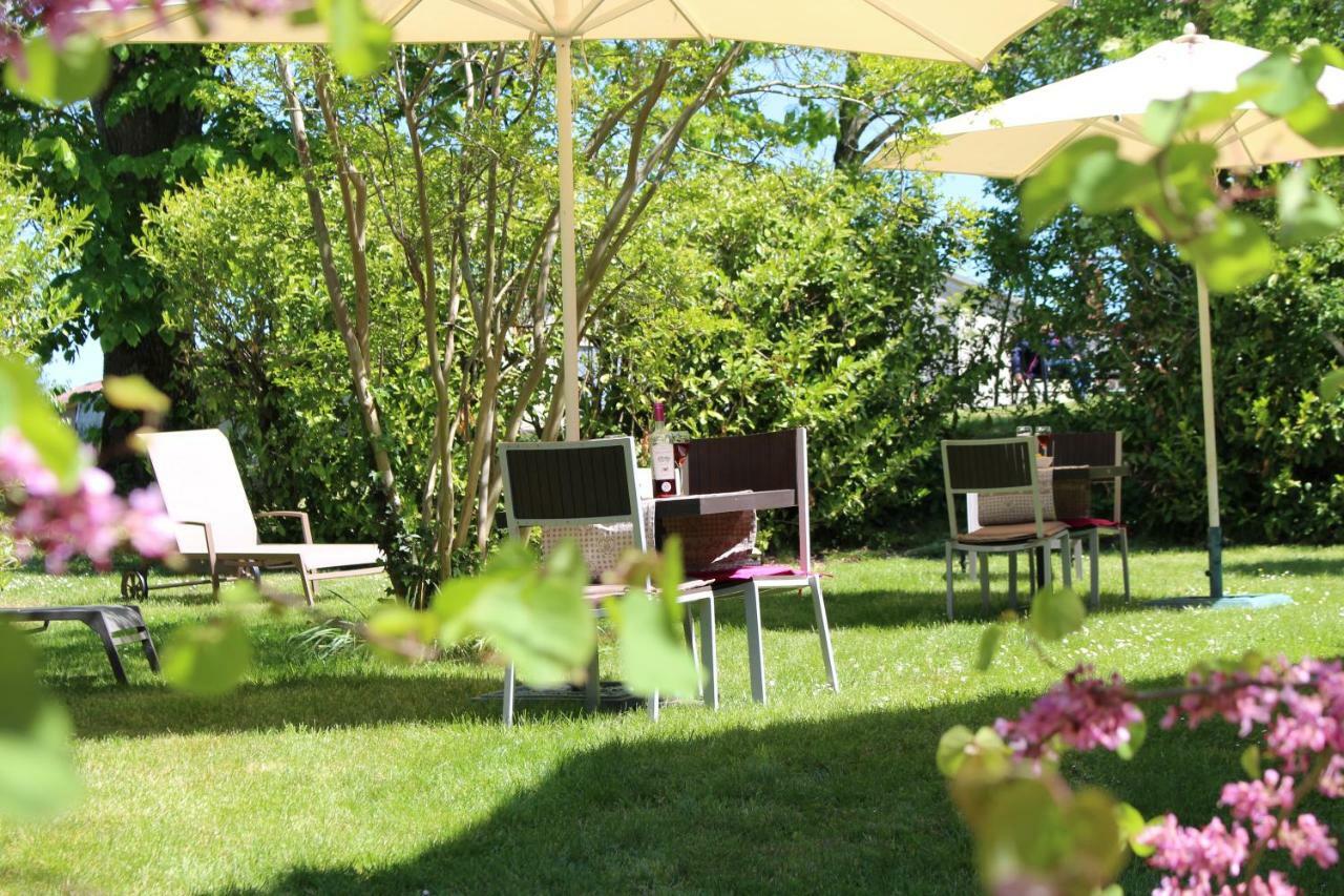 Lamothe-Landerron Ancien Haras De La Tour Bed & Breakfast エクステリア 写真